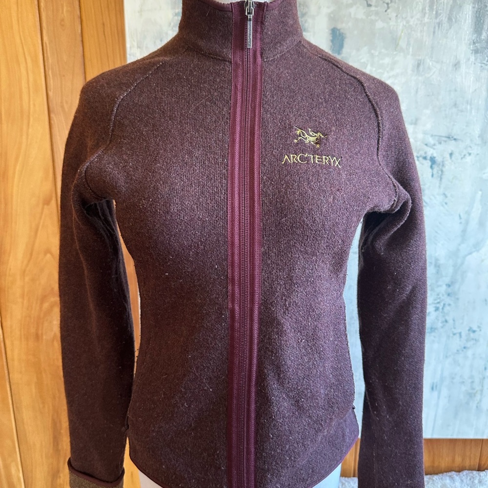Arc'teryx Burgundy Full-Zip Jacket. Women’s Med. 8-10. 70% Wool. Warm!! Vintage